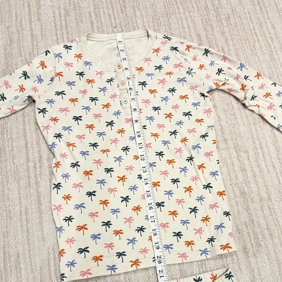 Roller Rabbit x Faherty girls pajamas BOX included - Picture 6 of 13